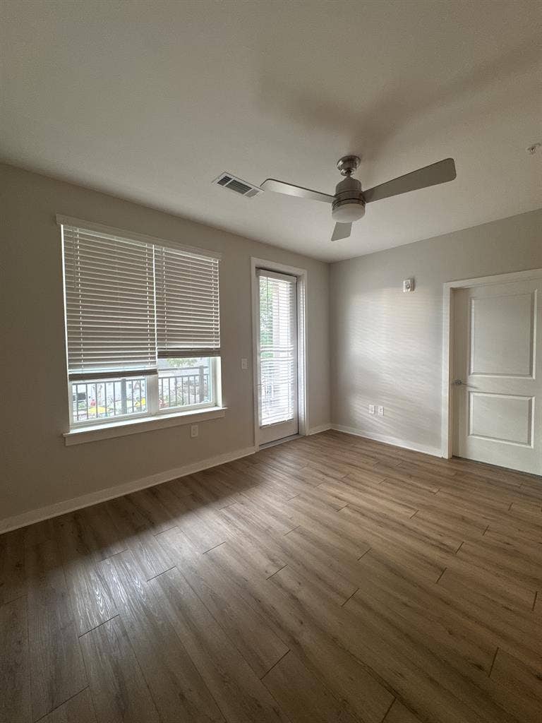 2 bed 2 bath,prime location