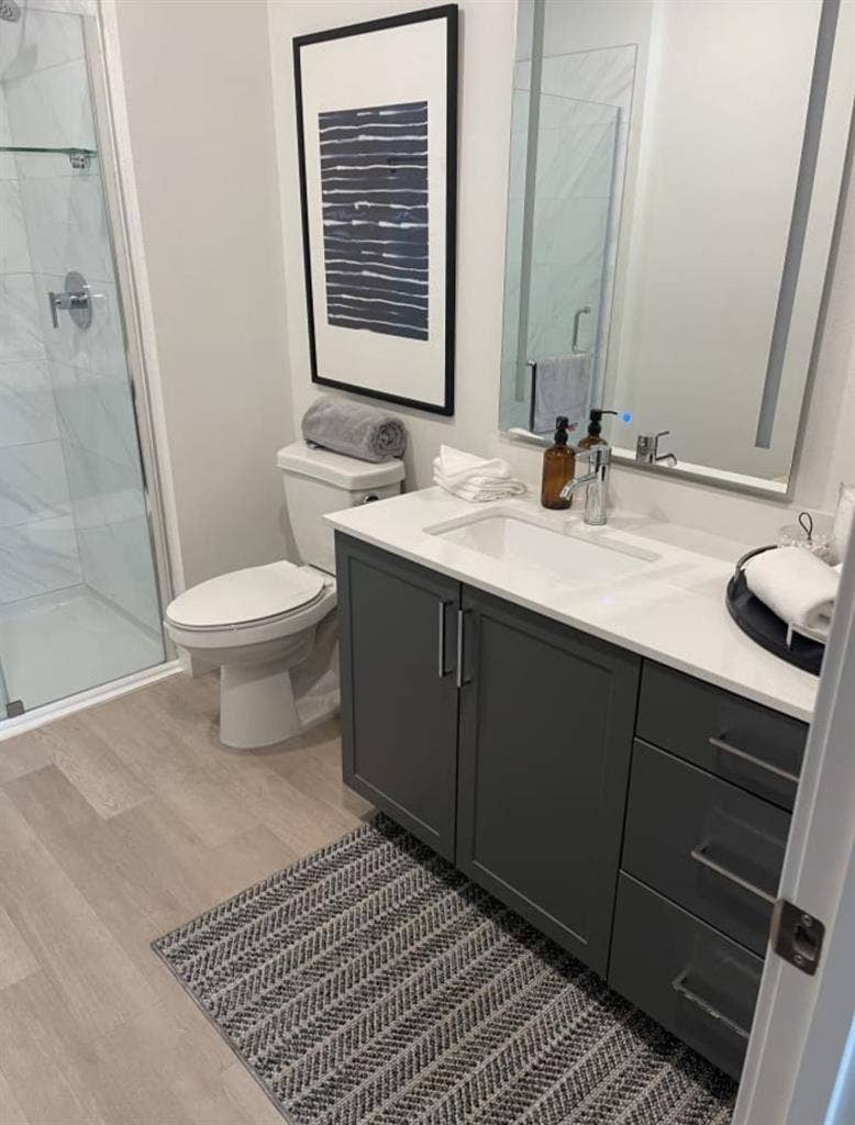 Modern 1 Bedroom, 1 Bathroom
