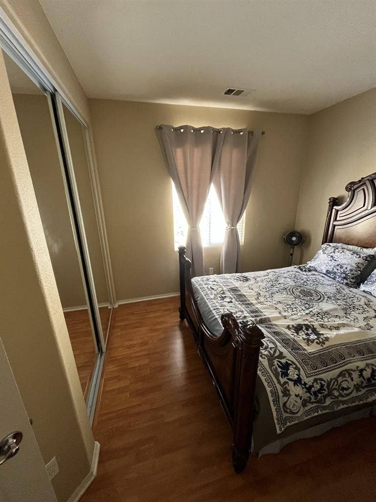2 private rooms for rent