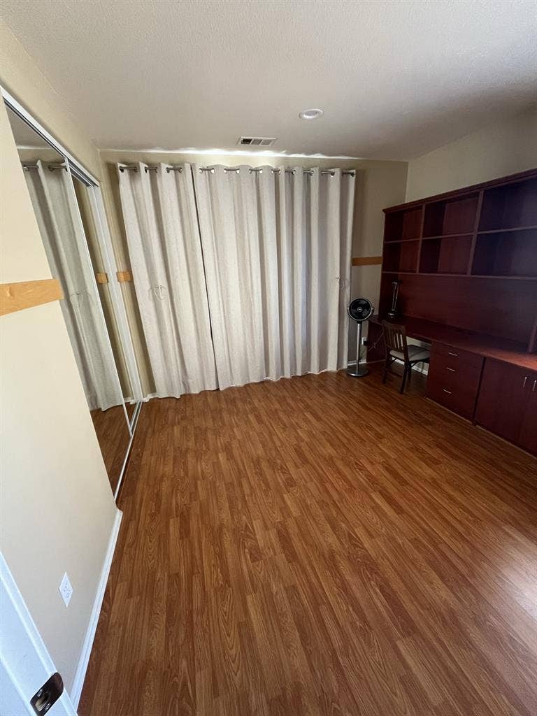 2 private rooms for rent