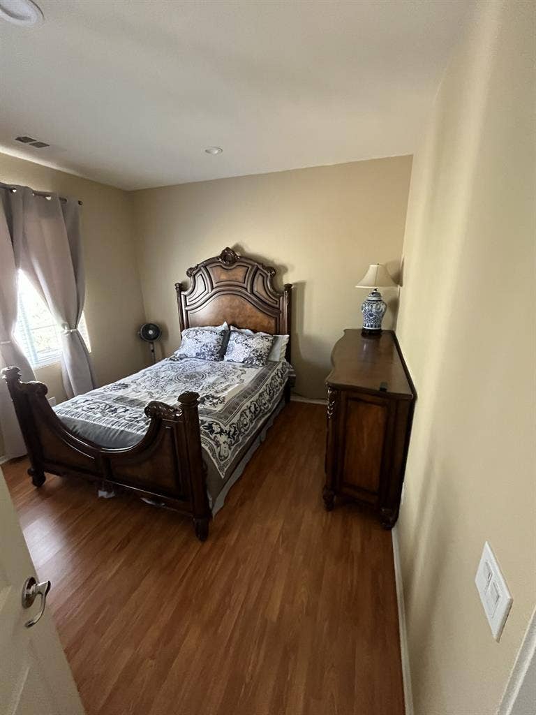 2 private rooms for rent