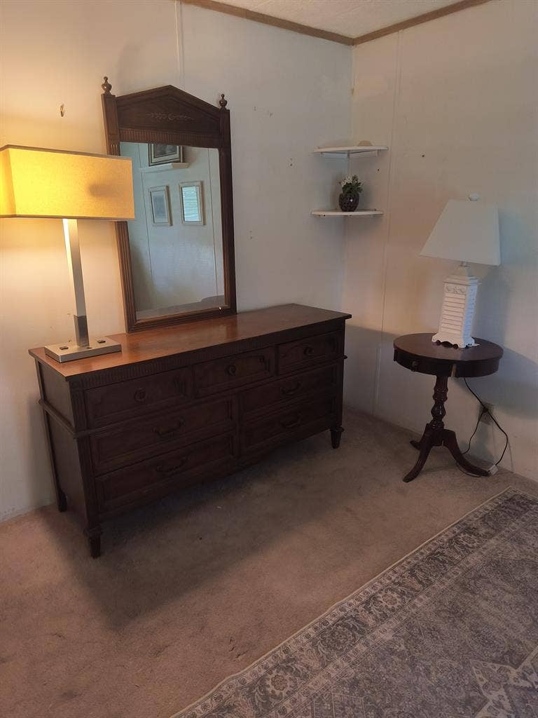 Looking for 55+ Women Roommate