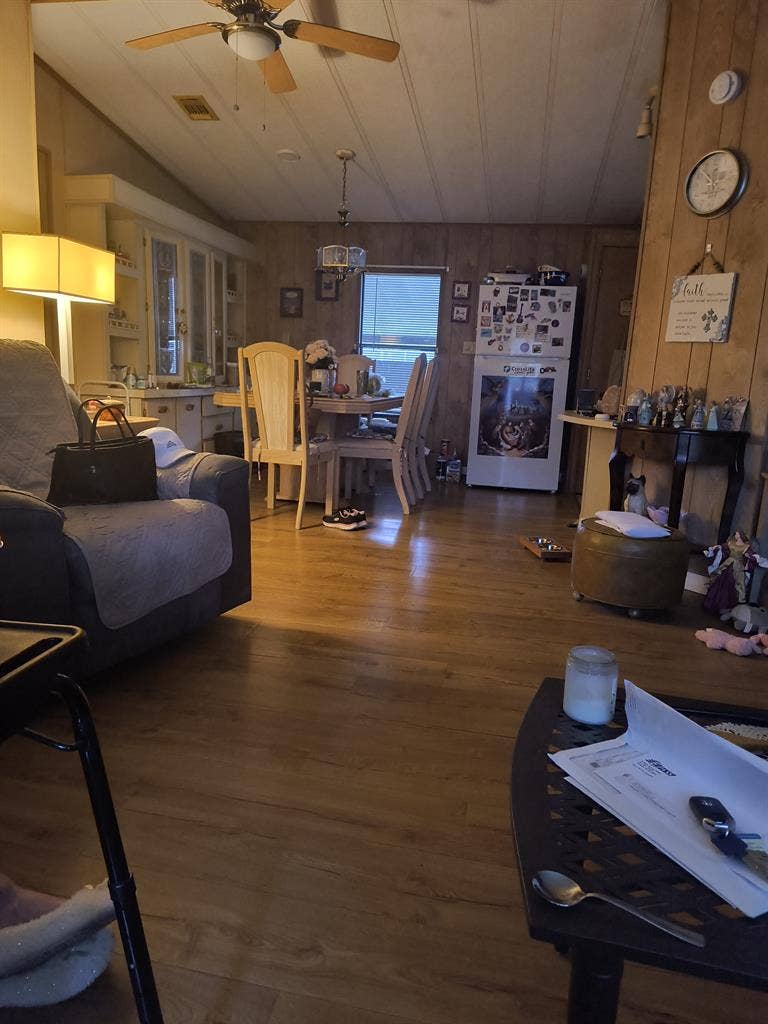 Looking for 55+ Women Roommate