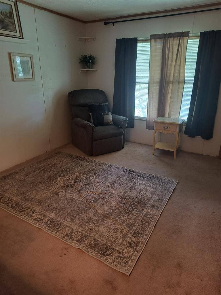 Looking for 55+ Women Roommate