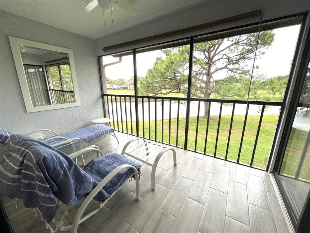 Renovated modern 2br in Meadows