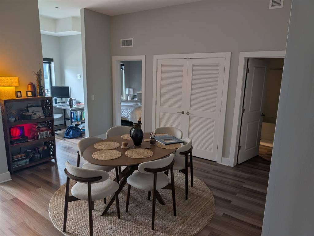 ISO roommate 2 bed / 2 bath (26/27)