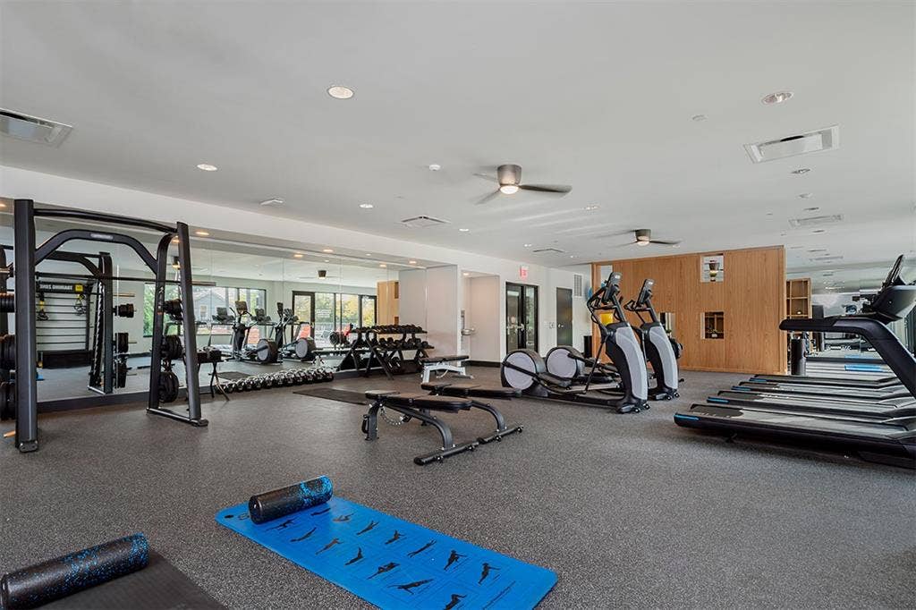 ISO roommate 2 bed / 2 bath (26/27)