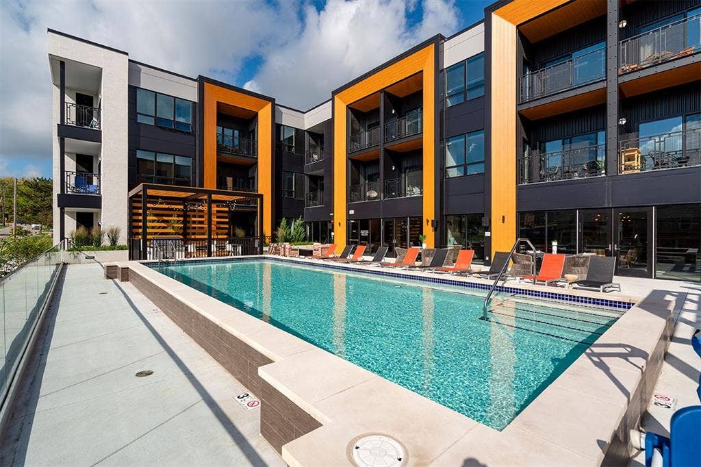 ISO roommate 2 bed / 2 bath (26/27)