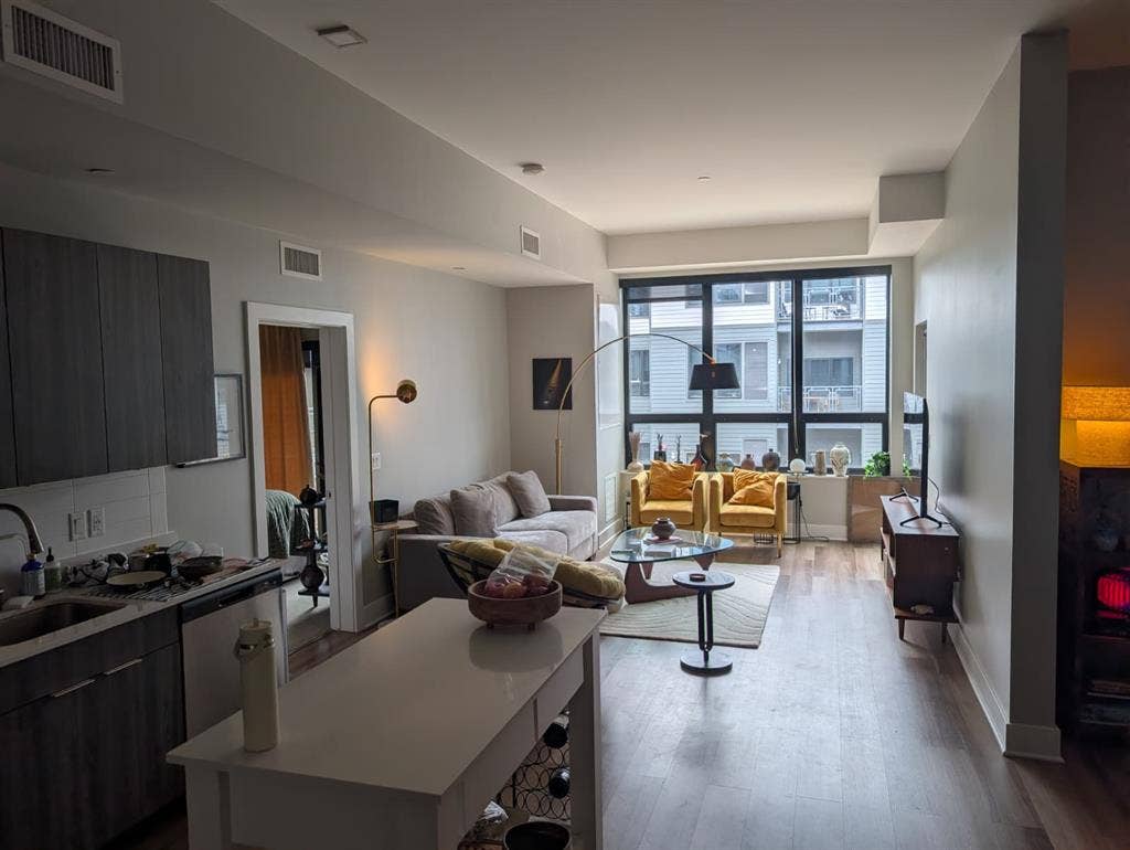 ISO roommate 2 bed / 2 bath (26/27)
