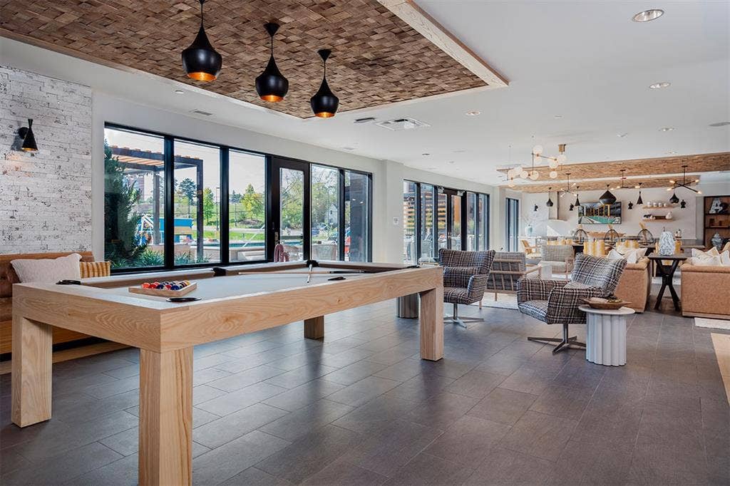 ISO roommate 2 bed / 2 bath (26/27)