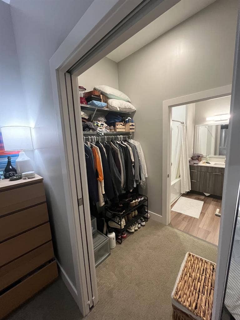ISO roommate 2 bed / 2 bath (26/27)