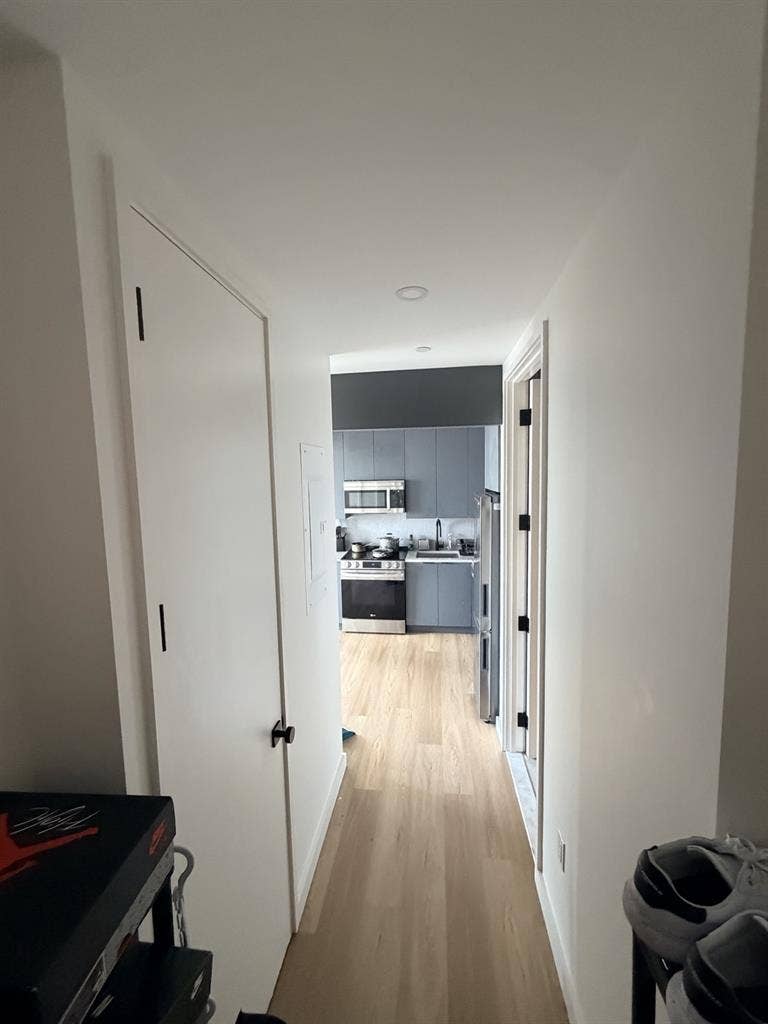 1 bed 1 bath available in a 2B2B!!