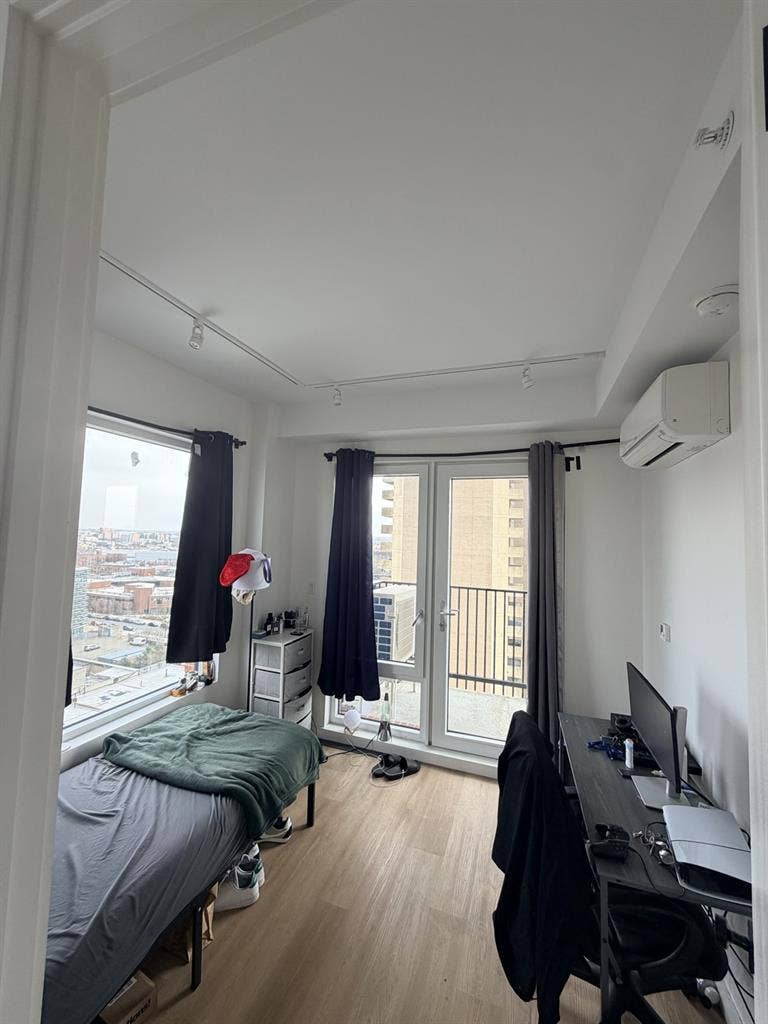 1 bed 1 bath available in a 2B2B!!