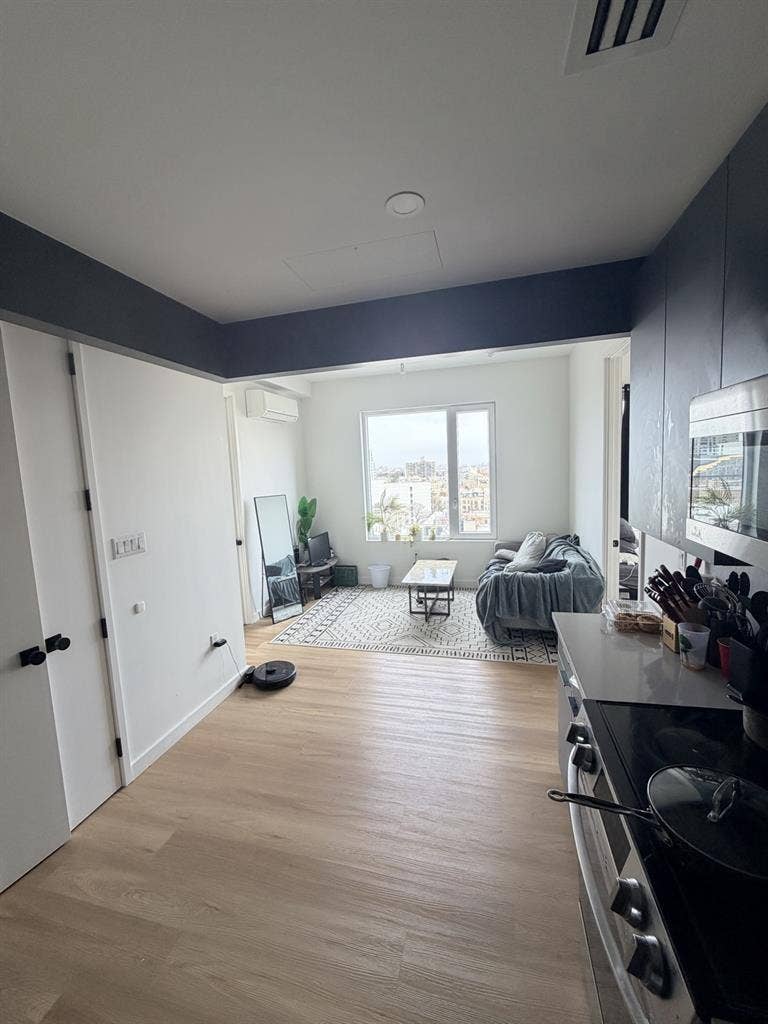 1 bed 1 bath available in a 2B2B!!