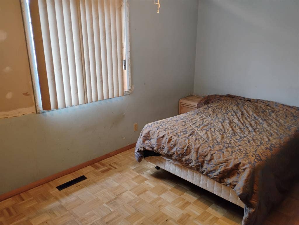 Shared household Carpentersville