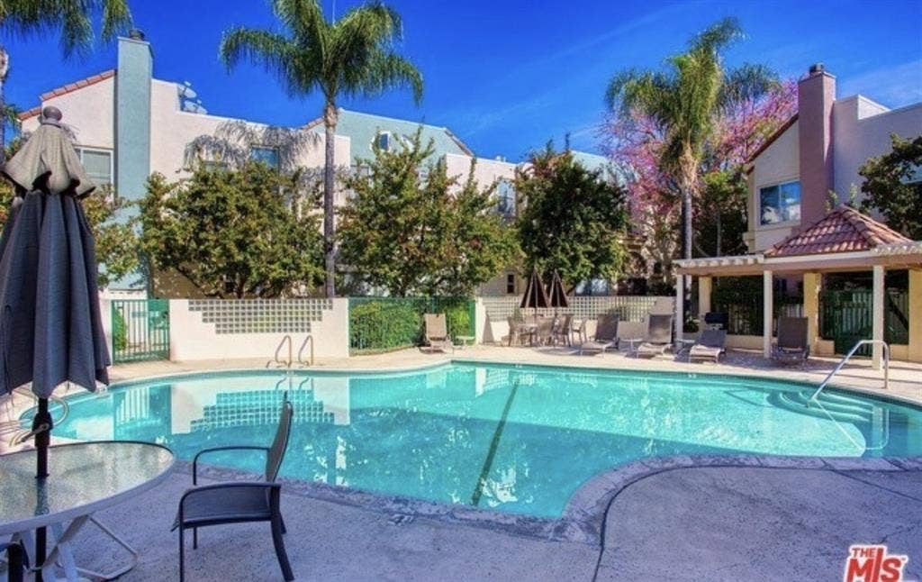 Room for rent in Sherman Oaks 1k/mo