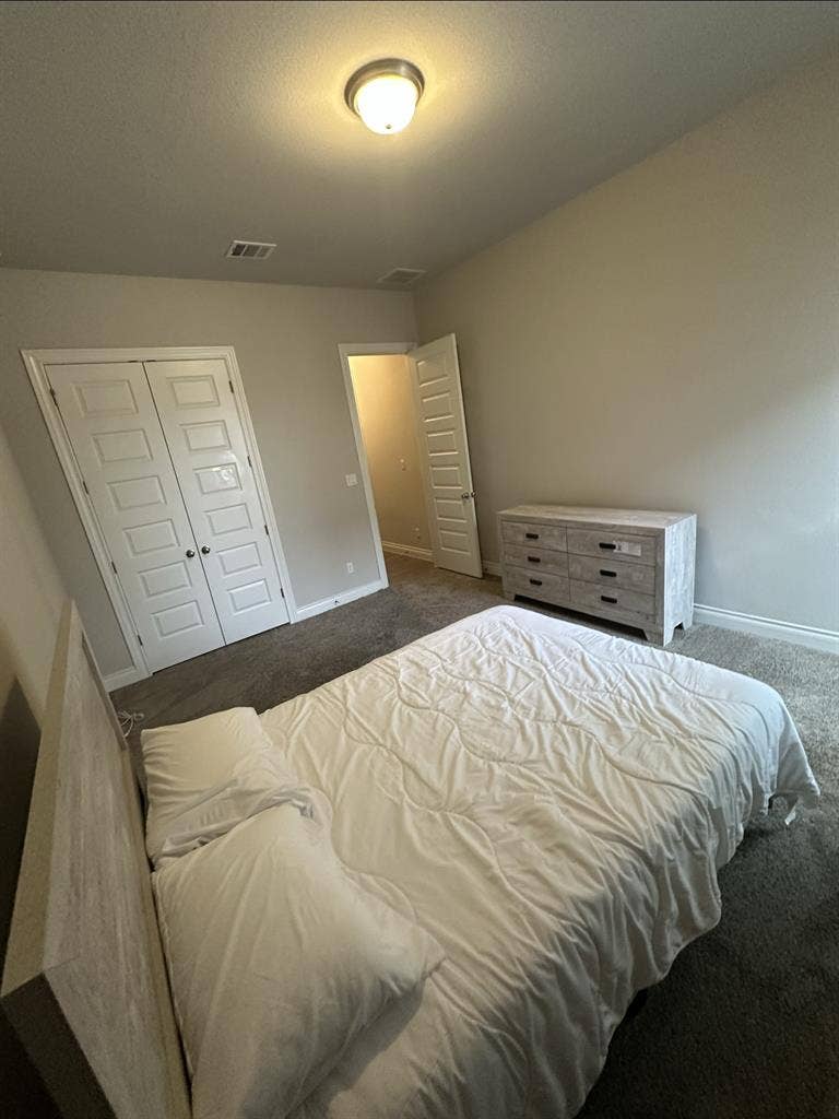 Large furnished room in Georgetown