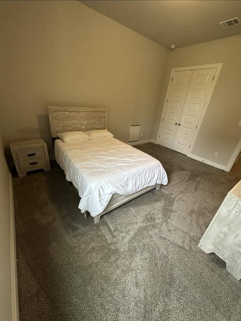 Large furnished room in Georgetown