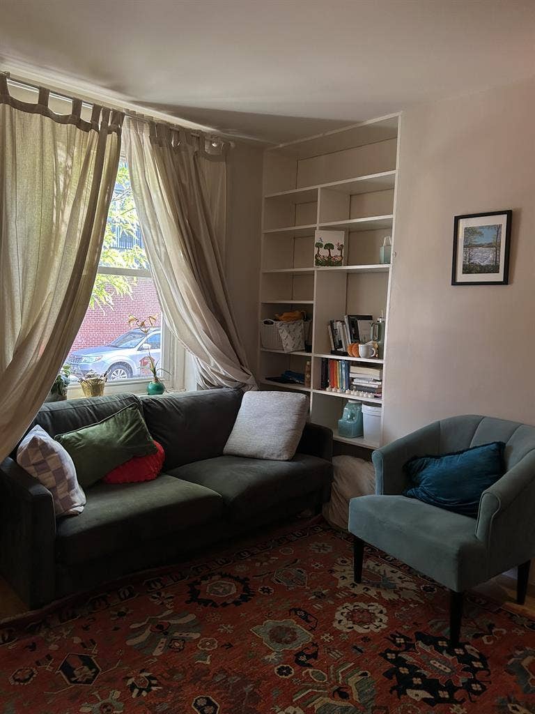 Room in a Rowhome Available July 1!