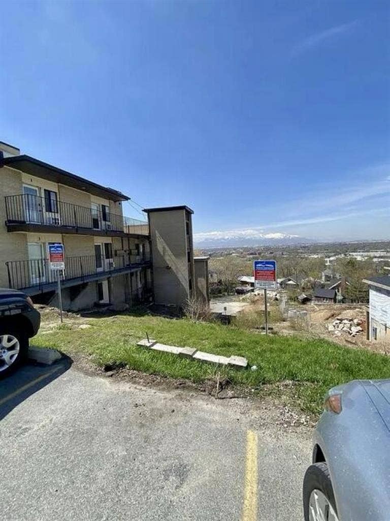 Awesome location, roommate, & dog!