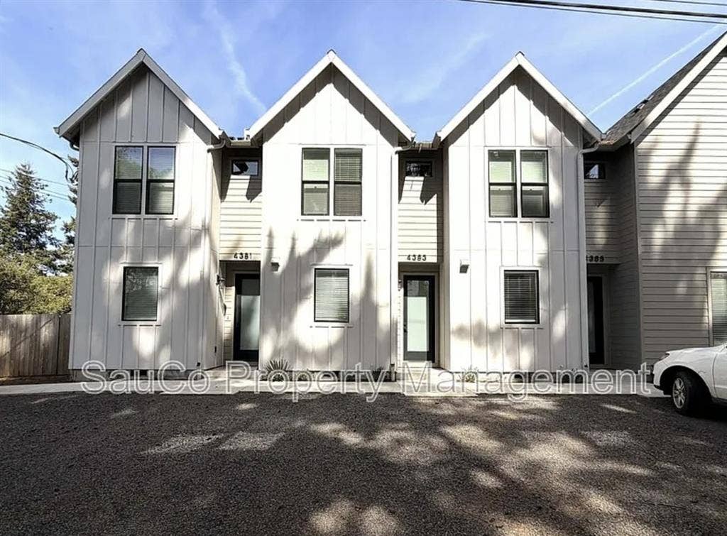 Woodstock Room (parking, backyard)