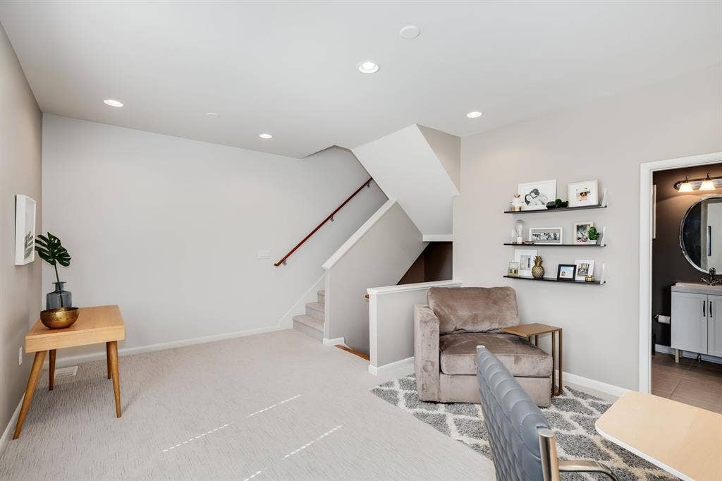 Beautiful Furnished 2Bedroom Aptm