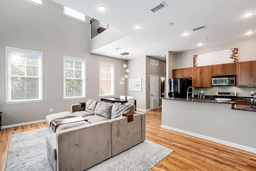 Beautiful Furnished 2Bedroom Aptm