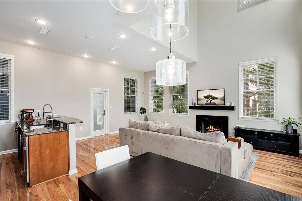 Beautiful Furnished 2Bedroom Aptm