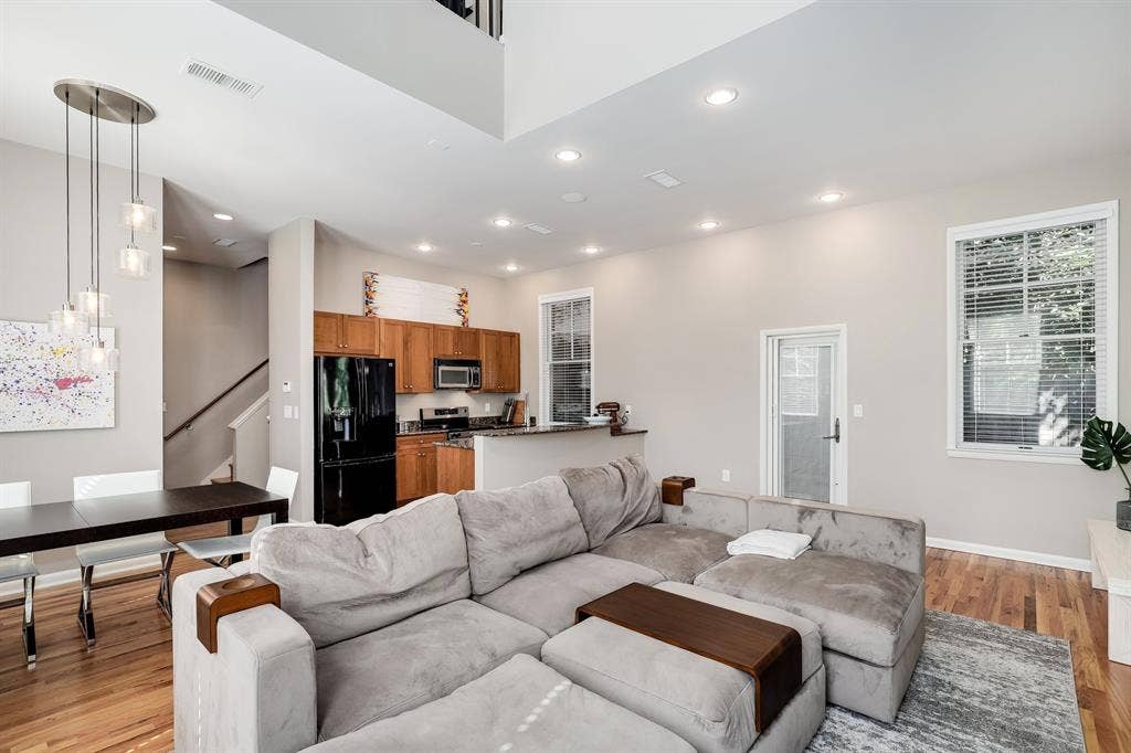 Beautiful Furnished 2Bedroom Aptm