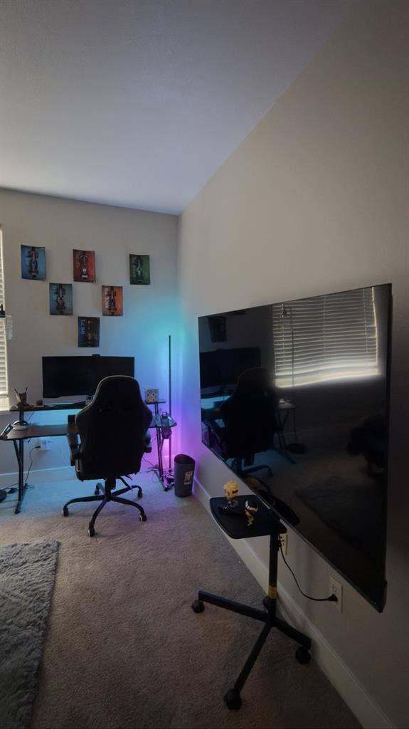 Private room+bath/May-Aug