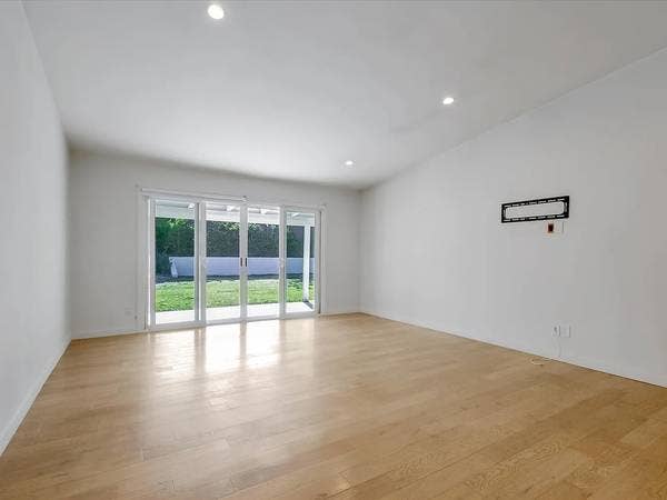 Private Bedroom w/Private Entrance