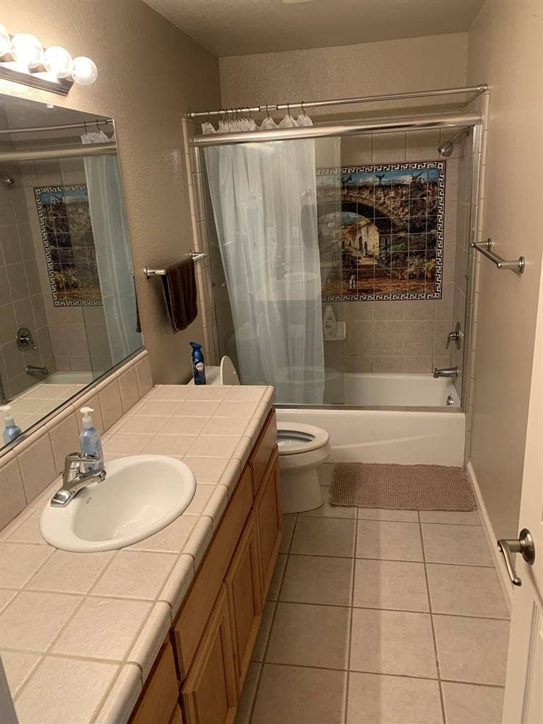 Room for rent in quiet neighborhood
