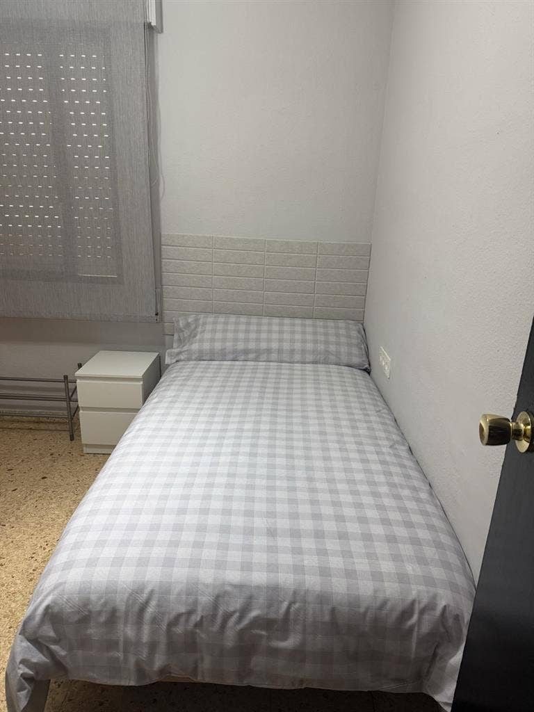 Habitación con escritorio