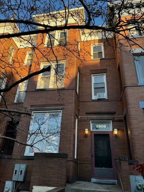 C-Heights/Rooms in Victorian house