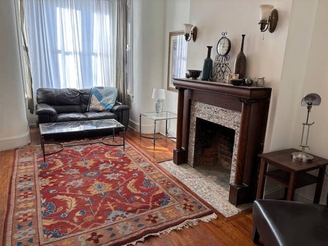C-Heights/Rooms in Victorian house