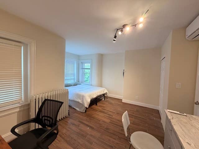 C-Heights/Rooms in Victorian house