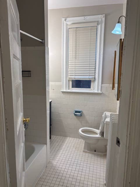 C-Heights/Rooms in Victorian house