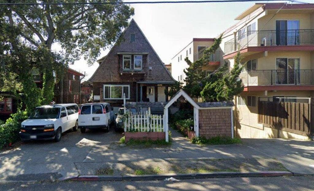 2608 Benvenue Ave