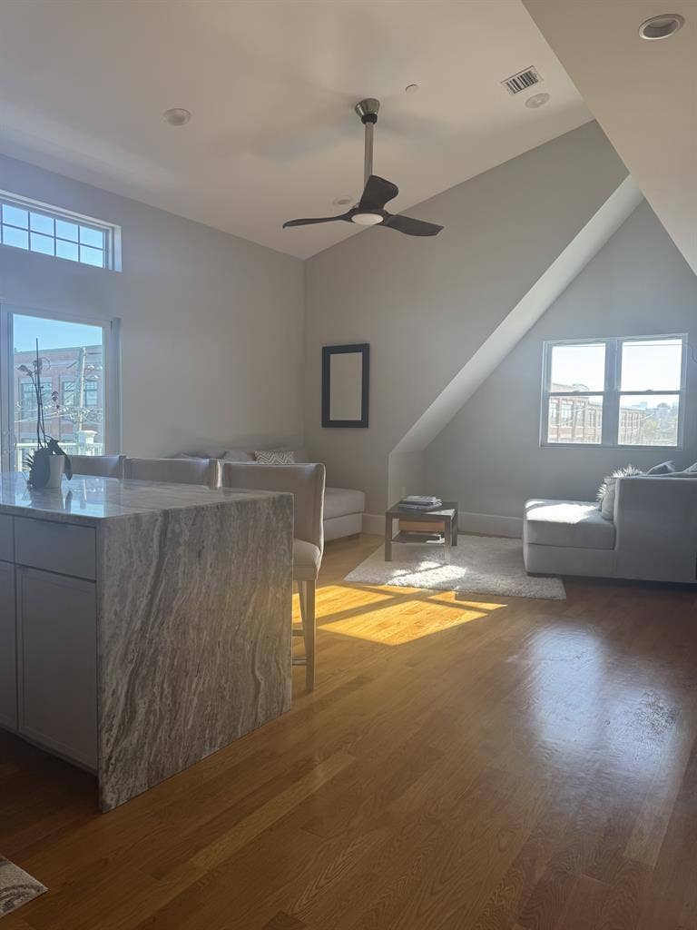 Modern Condo - Seaport, Airport, 