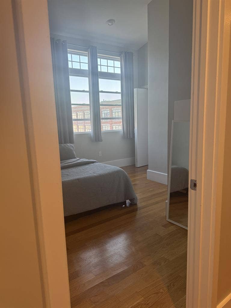 Modern Condo - Seaport, Airport,