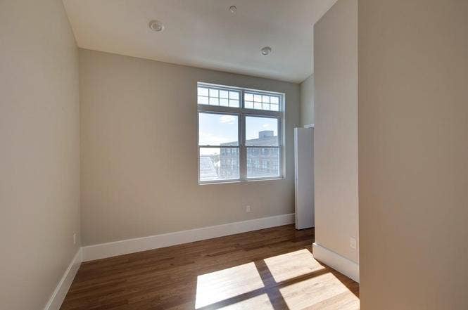 Modern Condo - Seaport, Airport,