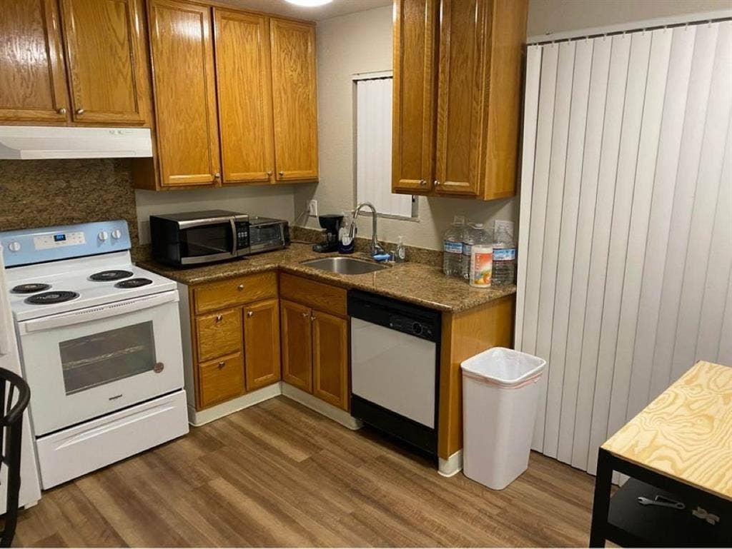 Room Available at Gated Apartmentts