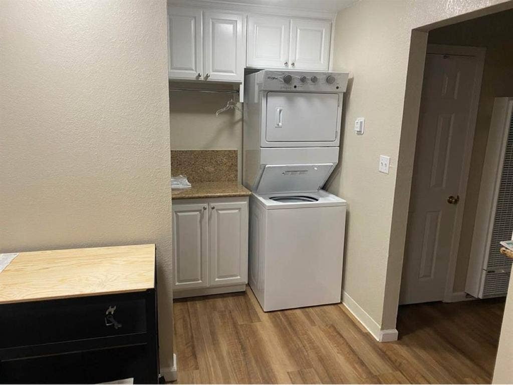 Room Available at Gated Apartmentts