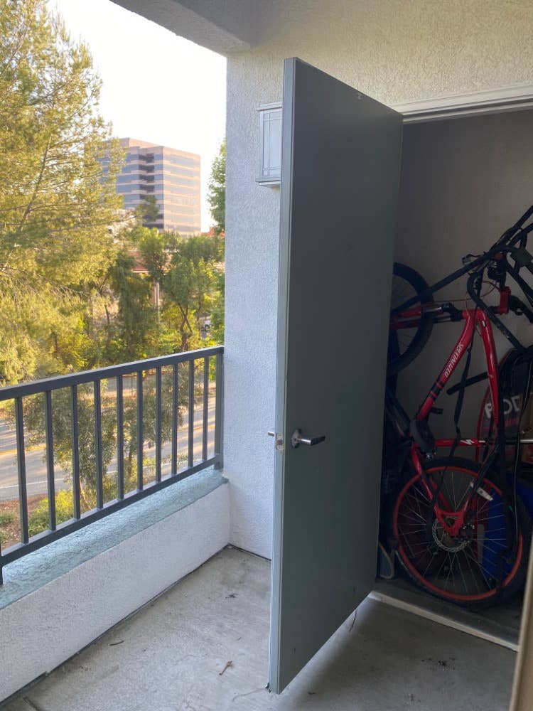 Unfurnished Room in 2B / 2B