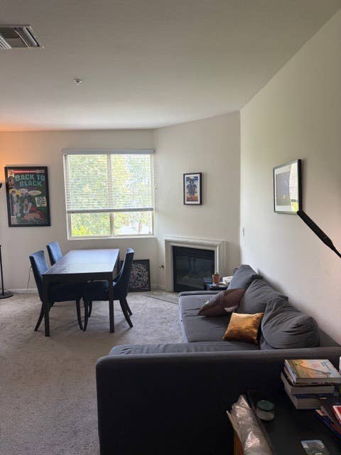 Unfurnished Room in 2B / 2B