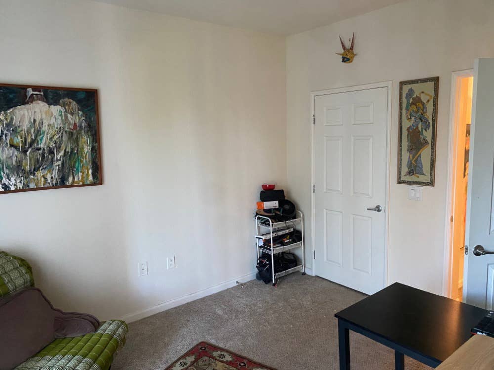 Unfurnished Room in 2B / 2B