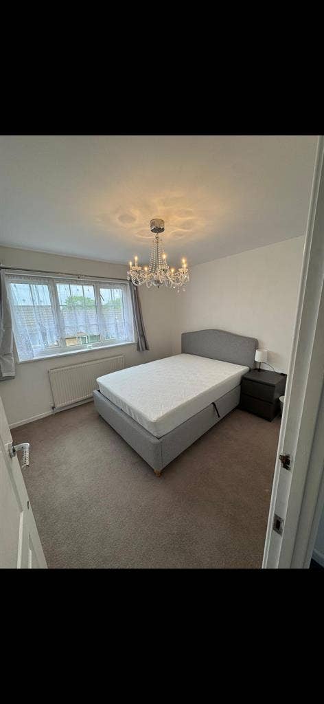 2 available rooms in Bracknell