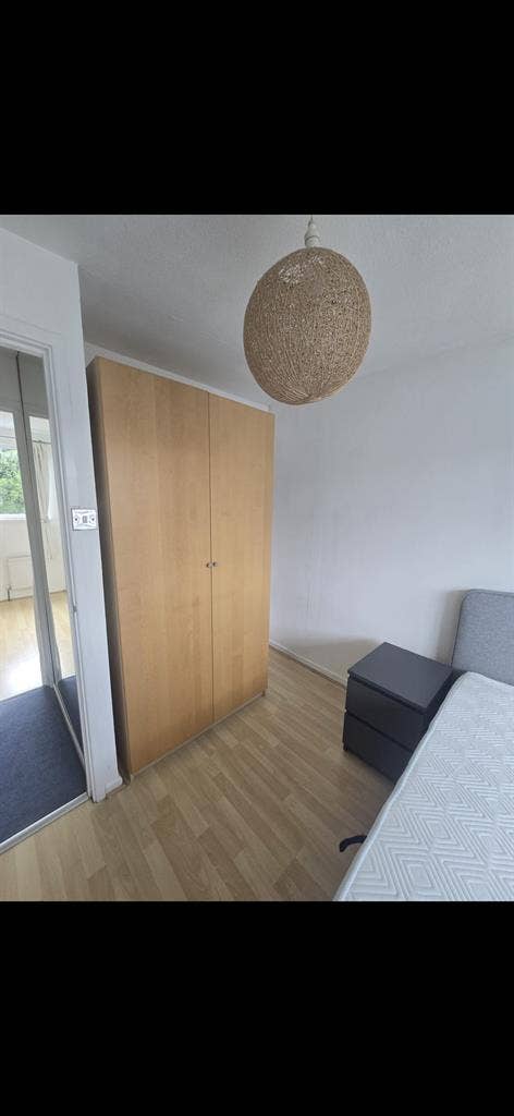 2 available rooms in Bracknell