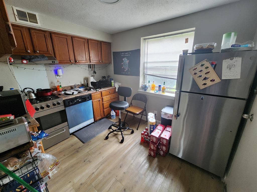 Looking for roommate quickly