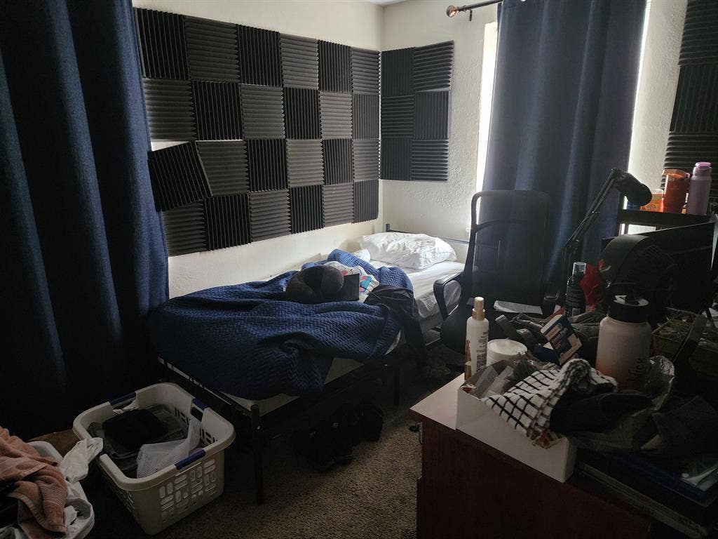 Looking for roommate quickly